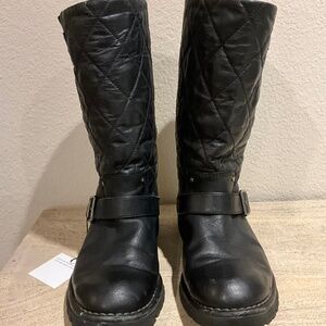 Chanel Fleece Lined Quilted Biker Moto Snow Boots in Black Leather EU 40 9